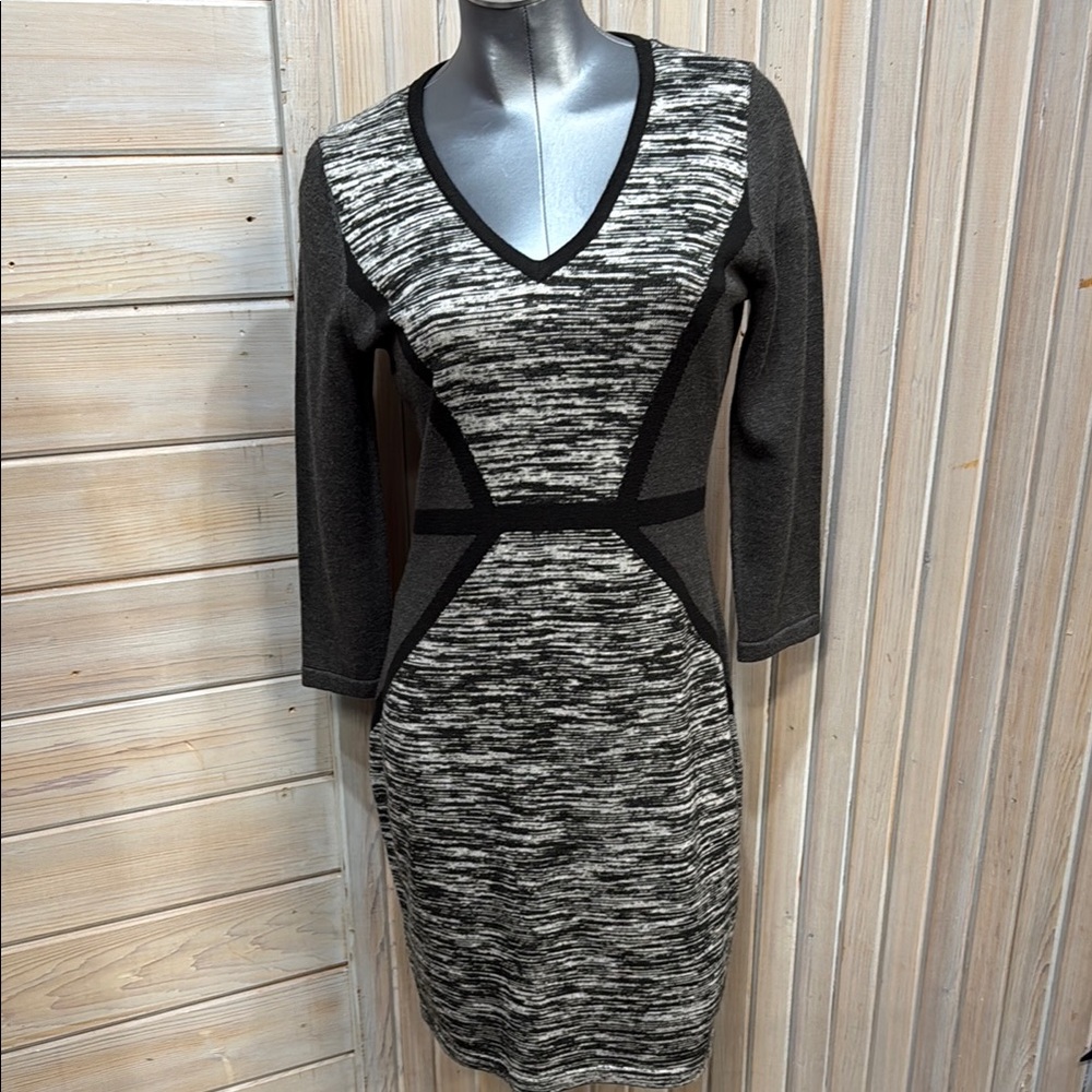 Calvin Klein Gray and Black Sheath Dress V-Neck Long Sleeve